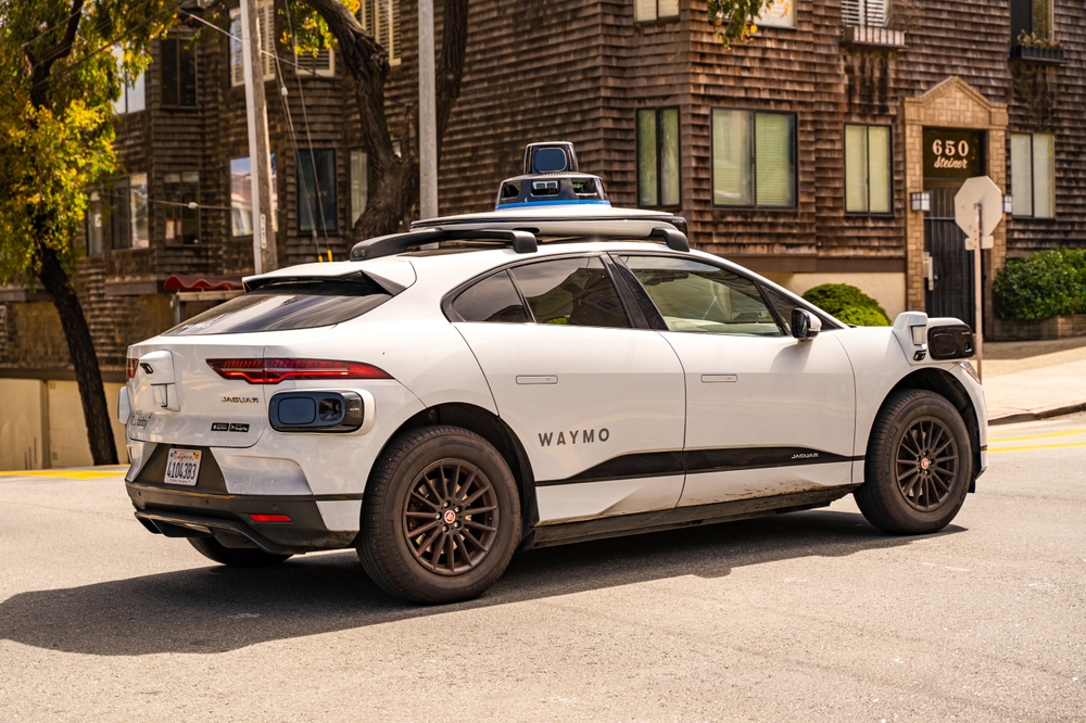 Waymo expanduje: Robotická taxi už i v hlavním městě USA