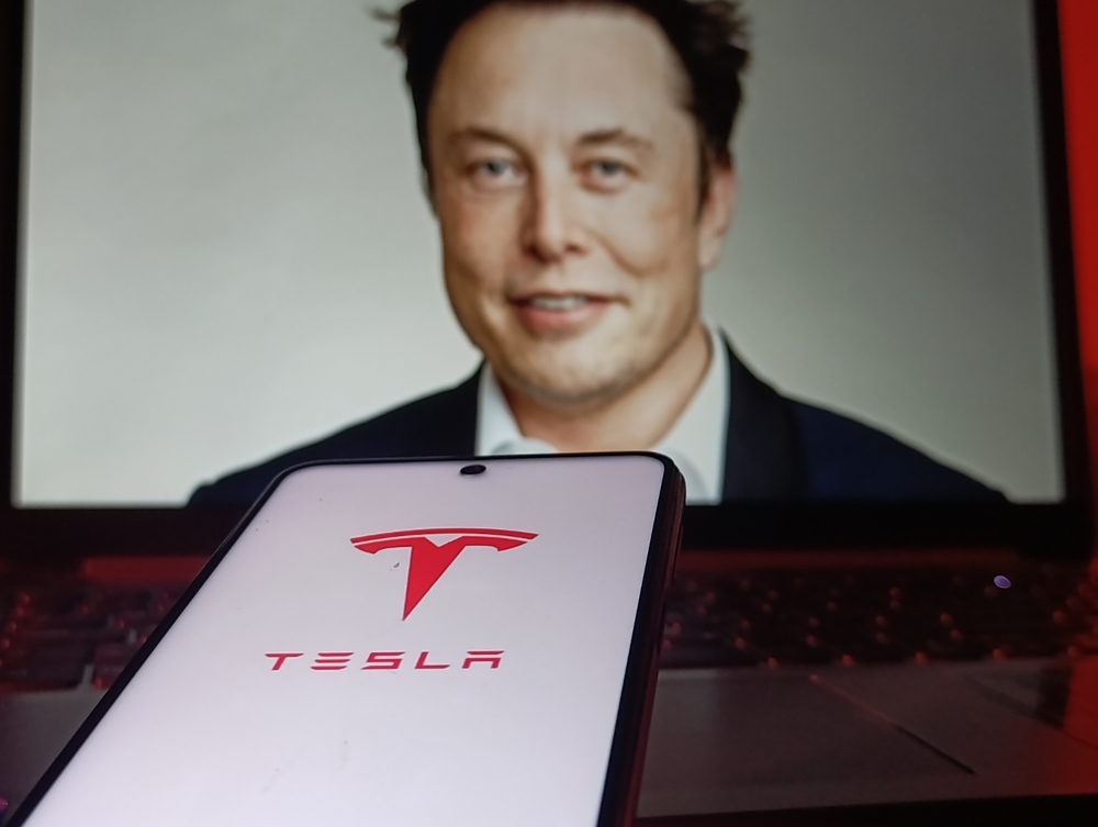 Tesla raportuje słabe wyniki kwartalne: Czy powrót Muska poprawi jej przyszłe wyniki?