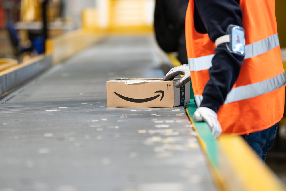 Amazon nell'era degli investimenti nell'intelligenza artificiale: ricavi record contro una scommessa da 200 miliardi di dollari sul futuro