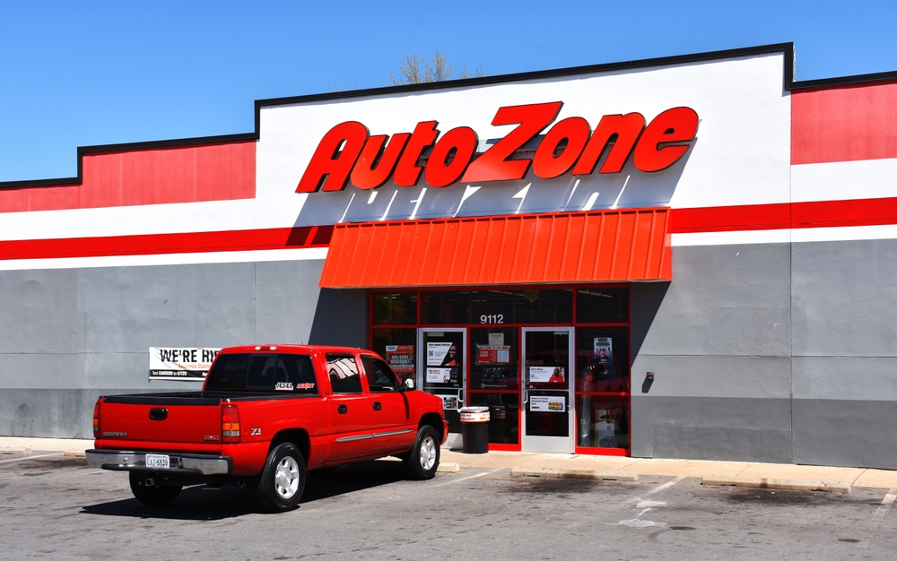 Az AutoZone meglepetést okozott a Wall Streetnek az eredményeivel: az egy részvényre jutó nyereség 15%-kal emelkedett, de a gyengébb értékesítési adatok a vásárlókra nehezedő nyomást jelzik